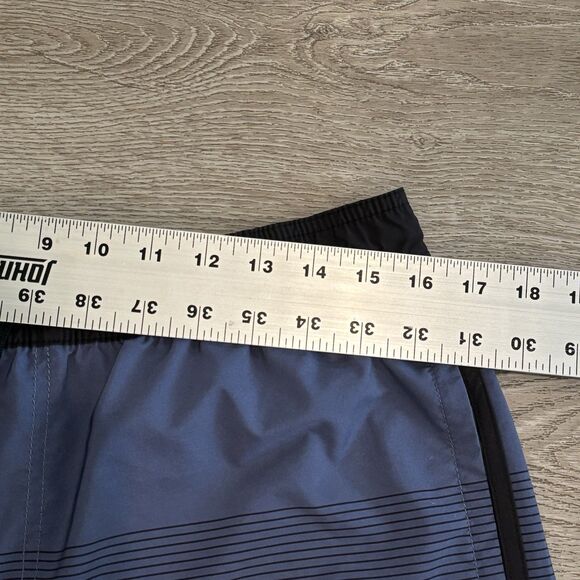 Travis Mathew Swim Trunks Men’s 32 Blue Board Shorts Bathing Suit Beach Striped - Picture 4 of 6